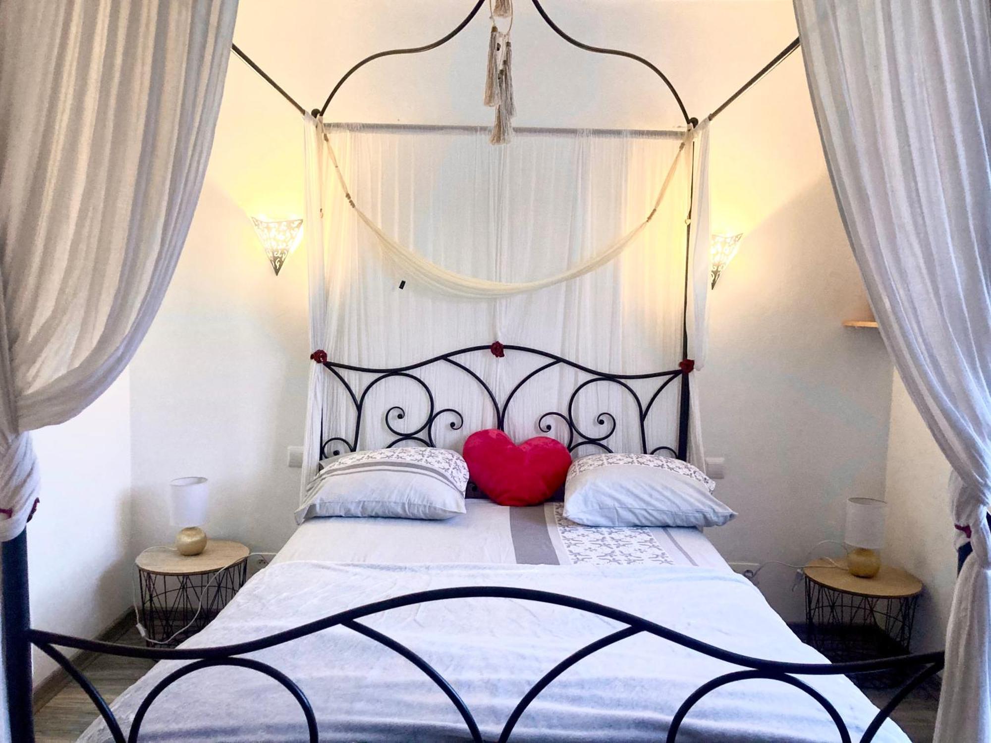 Villa 110m2, 7 pers, Jacuzzi , 3 chambres, terrain clos et arboré 2500m2 Trèbes Esterno foto