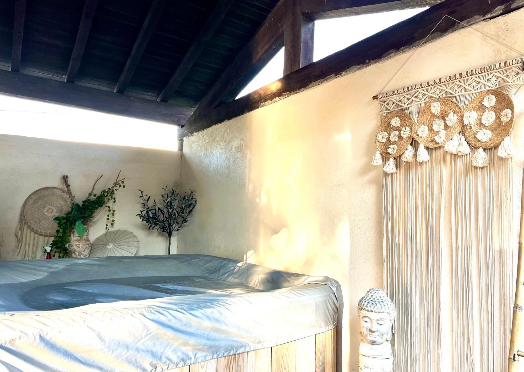 Villa 110m2, 7 pers, Jacuzzi , 3 chambres, terrain clos et arboré 2500m2 Trèbes Esterno foto