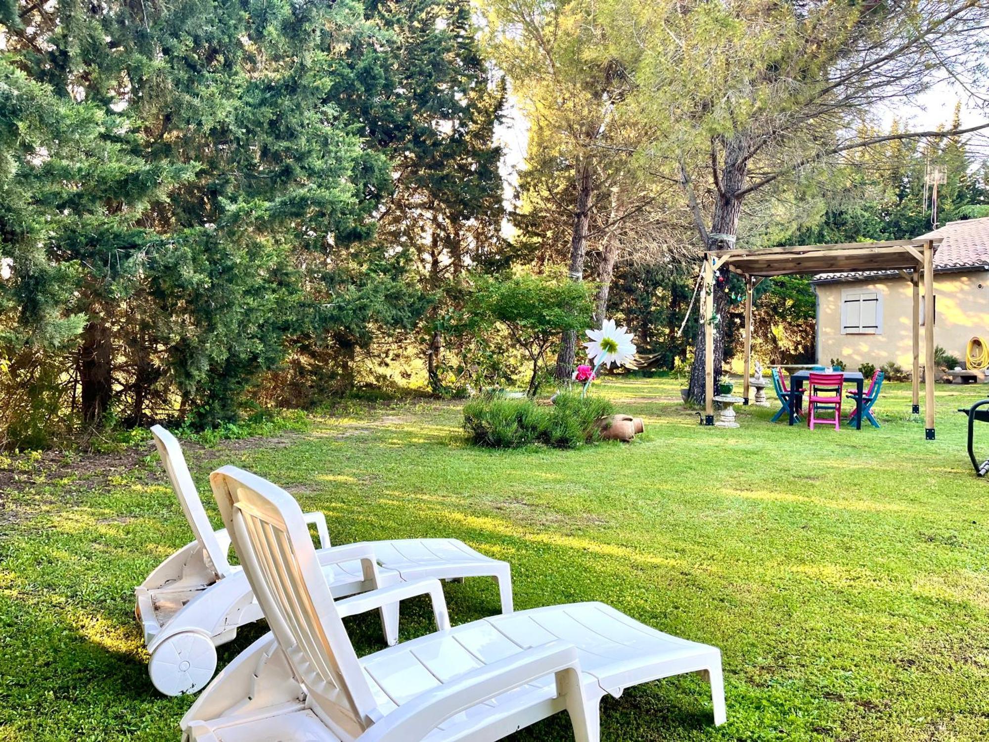 Villa 110m2, 7 pers, Jacuzzi , 3 chambres, terrain clos et arboré 2500m2 Trèbes Esterno foto