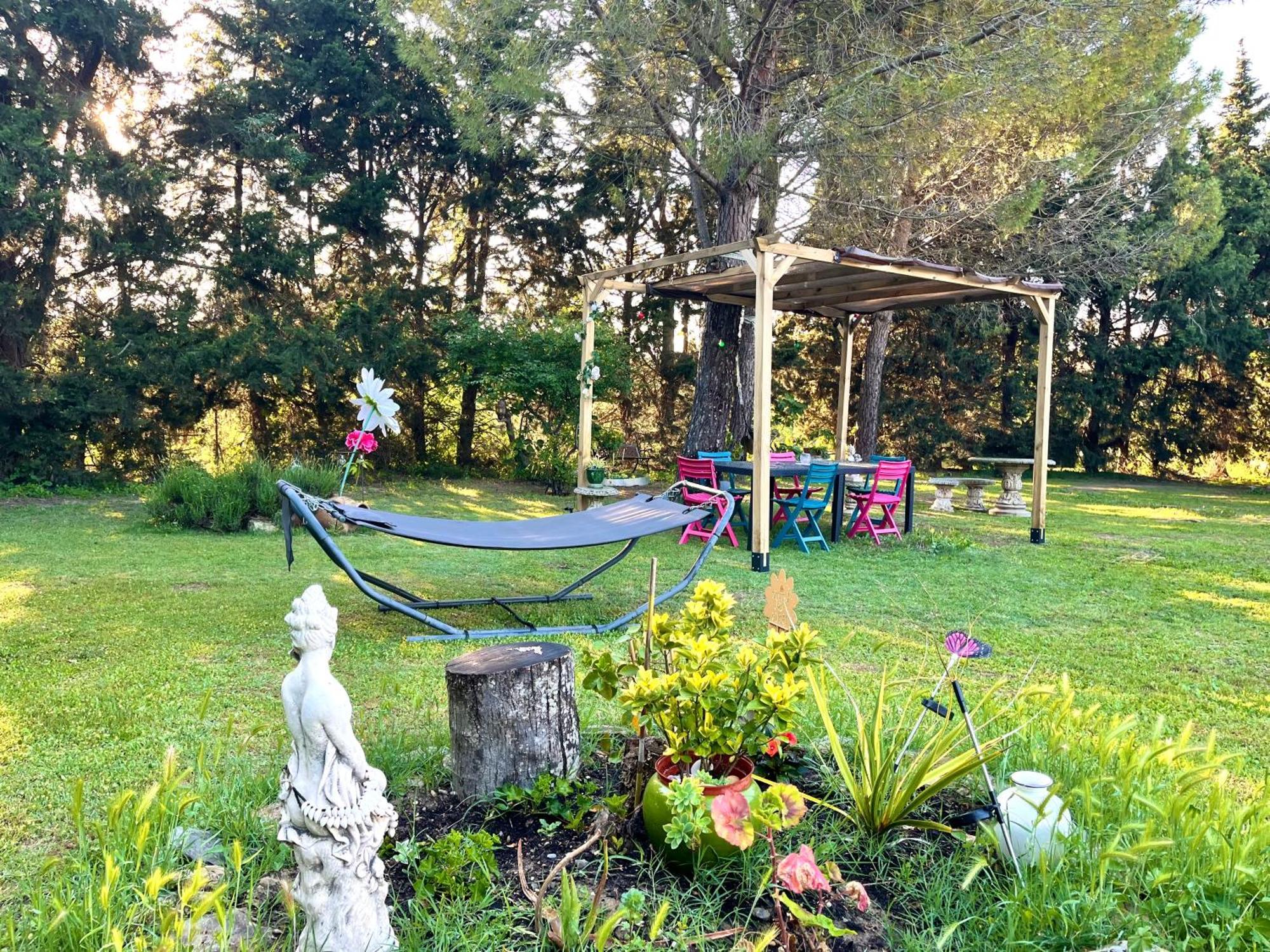 Villa 110m2, 7 pers, Jacuzzi , 3 chambres, terrain clos et arboré 2500m2 Trèbes Esterno foto